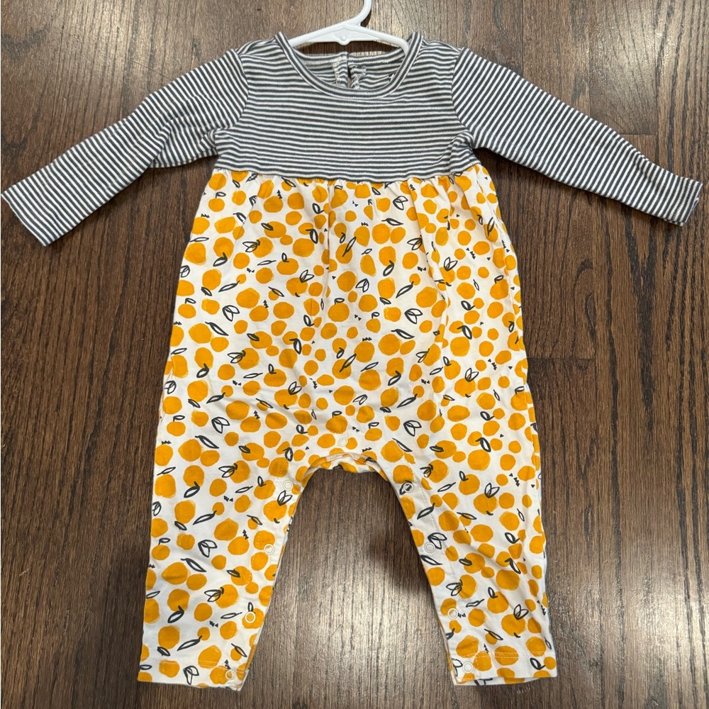 Excellent condition Tea Collection long sleeved print-mix romper!